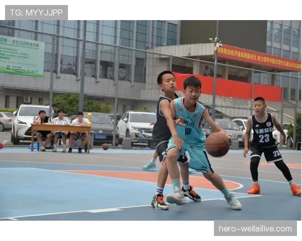 篮球规则解析：走步违例的定义与判定标准